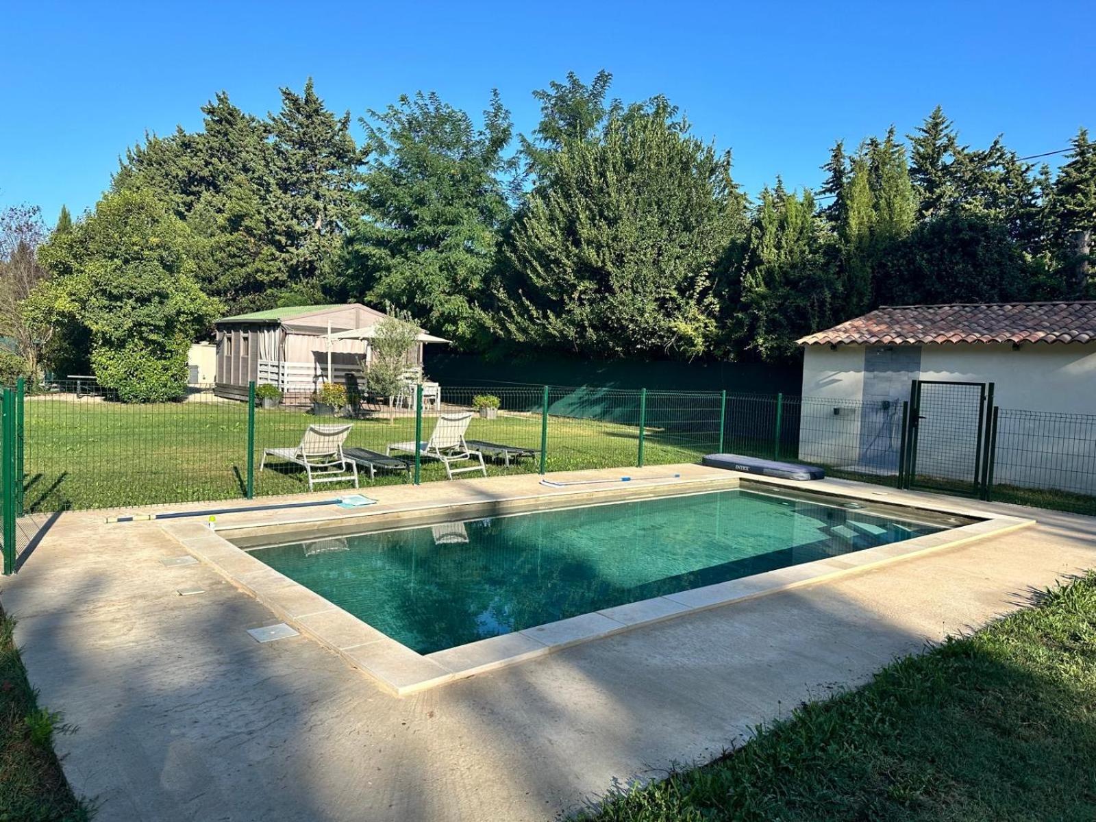 Avignon, Joli Chalet En Campagne Tres Proche De La Ville Εξωτερικό φωτογραφία